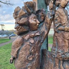 Köpülő asszony a bábok ölelésében Békéscsaba - Egyéb