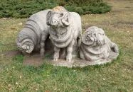 Kos szobor Herceghalom