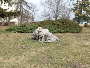 Kos szobor Herceghalom