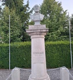 Kossuth Lajos mellszobor