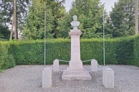 Kossuth Lajos mellszobor Balatonszabadi