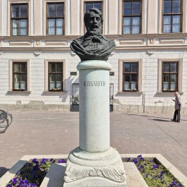 Kossuth Lajos mellszobra, Hatvan - Külső kép