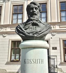 Kossuth Lajos mellszobra