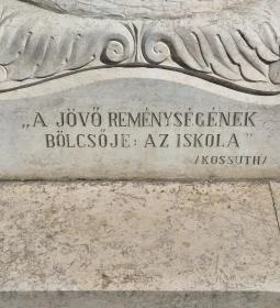 Kossuth Lajos mellszobra