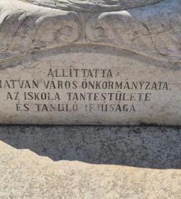 Kossuth Lajos mellszobra
