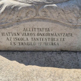 Kossuth Lajos mellszobra, Hatvan - Külső kép