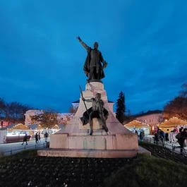 Kossuth Lajos szobra, Kecskemét - Külső kép