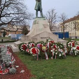 Kossuth Lajos szobra Békéscsaba - Külső kép