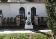 Kossuth-obeliszk Tinnye