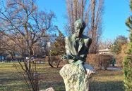 Kosztolányi Dezső szobra Budapest