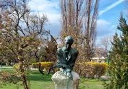 Kosztolányi Dezső szobra Budapest