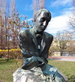 Kosztolányi Dezső szobra