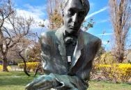 Kosztolányi Dezső szobra Budapest