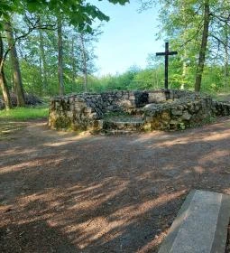 Kovácsi Körtemplom romjai