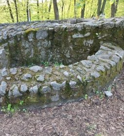 Kovácsi Körtemplom romjai