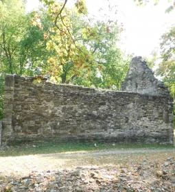 Kövesdi templomrom