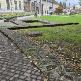 Középkori templomrom Bicske - Külső kép