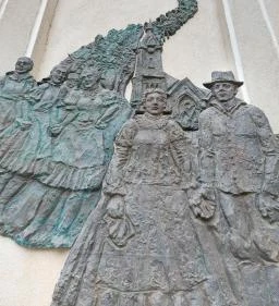 Közösség összetartozása dombormű