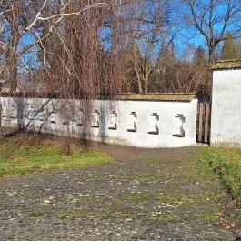 Központi Román Sírkert Hajdúböszörmény - Külső kép