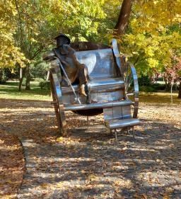 59. legjobb látnivaló: Krúdy Gyula szobra