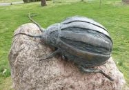 Krumplibogár szobor Hédervár