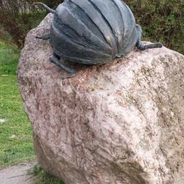 Krumplibogár szobor Hédervár - Egyéb