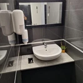 Kuglóf Art Cukrászda, Győr - Mosdó