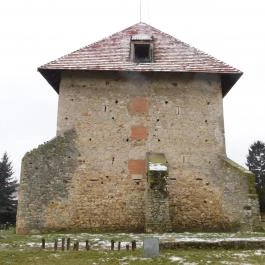 Kula - Gótikus lakótorony, Szabadbattyán - Külső kép