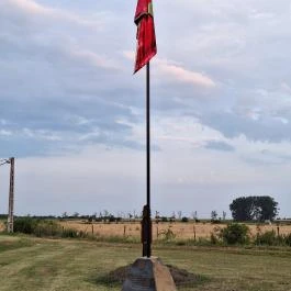 Kun bálvány, Berekfürdő - Külső kép