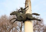 Kun lovas-szobor Kunhegyes