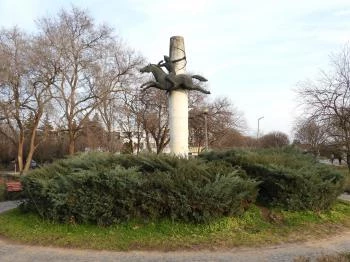 Kun lovas-szobor Kunhegyes