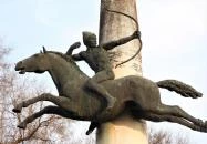 Kun lovas-szobor Kunhegyes