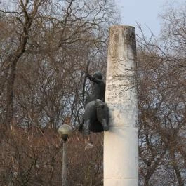Kun lovas-szobor Kunhegyes - Külső kép