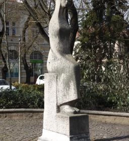 11. legjobb látnivaló: Kun madonna szobra