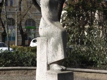 Kun madonna szobra Kisújszállás