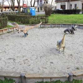 Kunhegyesi Dínó Park, Kunhegyes - Külső kép