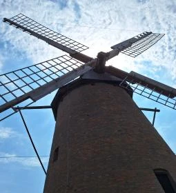 Kunhegyesi szélmalom