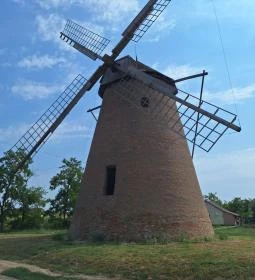 Kunhegyesi szélmalom