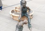 Kutyás lány szobor Budapest