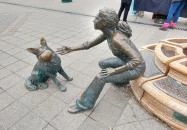 Kutyás lány szobor Budapest