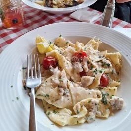 La Piazza Budapest - Étel/ital