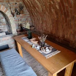 Laci bácsi csőszkunyhója, Hidegség - Belső