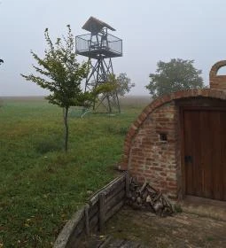 Laci bácsi csőszkunyhója