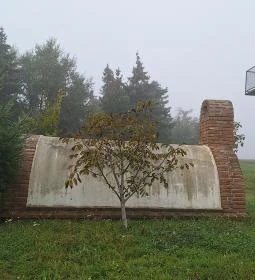 Laci bácsi csőszkunyhója