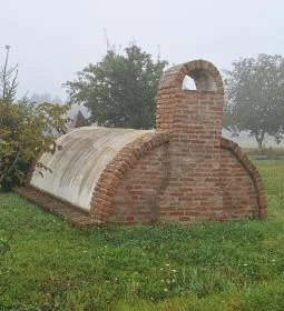 Laci bácsi csőszkunyhója