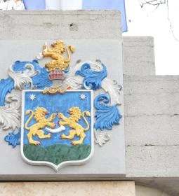 Lajosmizse címere emlékmű