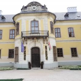 Lamberg-kastély Kulturális Központ, Könyvtár és Muzeális Kiállítóhely Mór - Külső kép