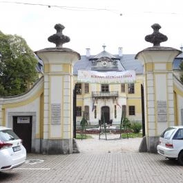 Lamberg-kastély Kulturális Központ, Könyvtár és Muzeális Kiállítóhely Mór - Külső kép
