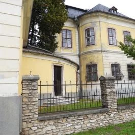 Lamberg-kastély Kulturális Központ, Könyvtár és Muzeális Kiállítóhely Mór - Külső kép