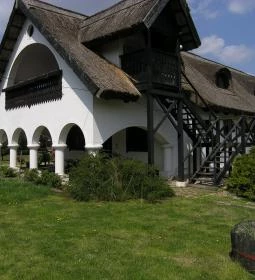 Lantos Lovastanya Panzió